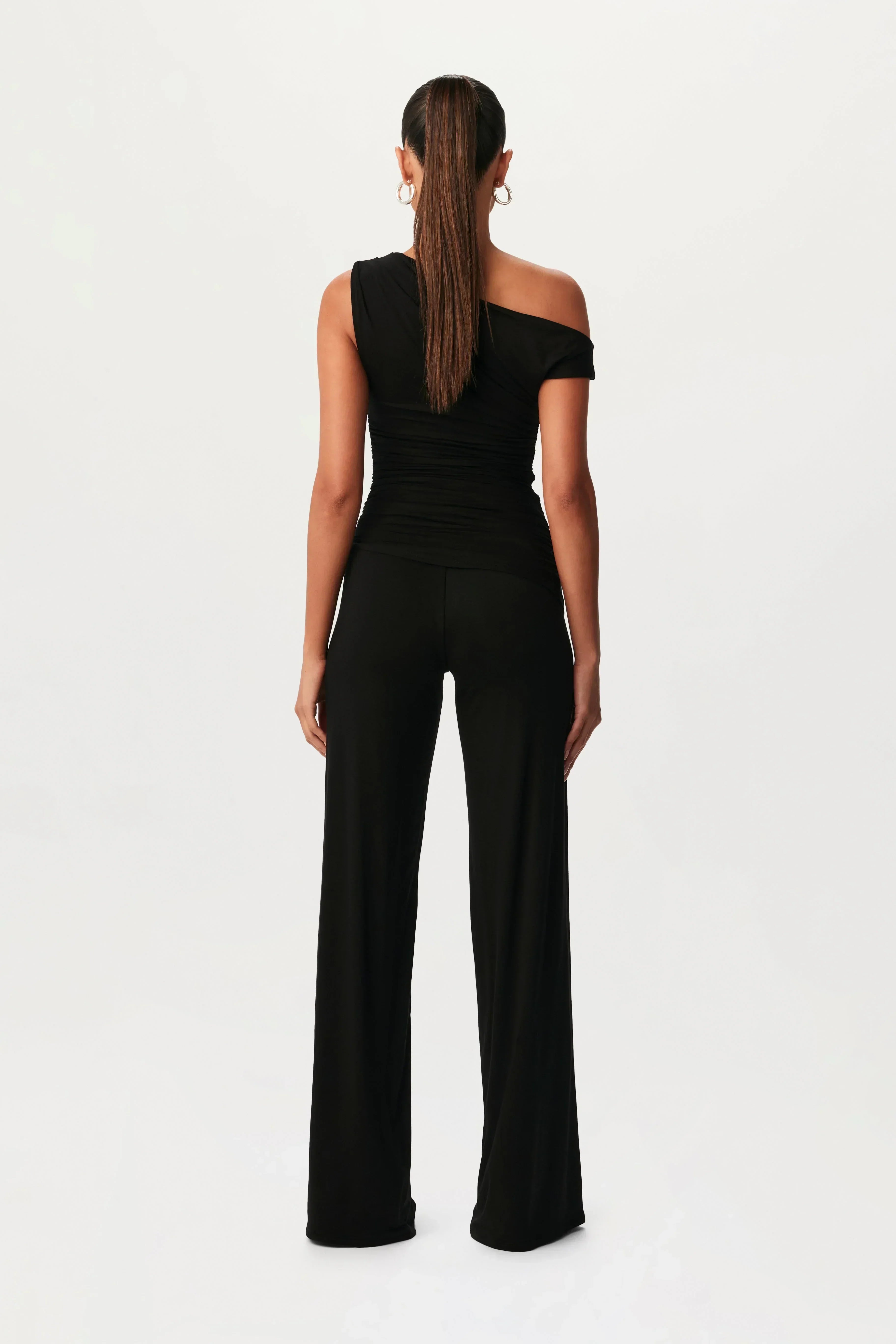 Lúcia Ember - Elegantní asymetrický set