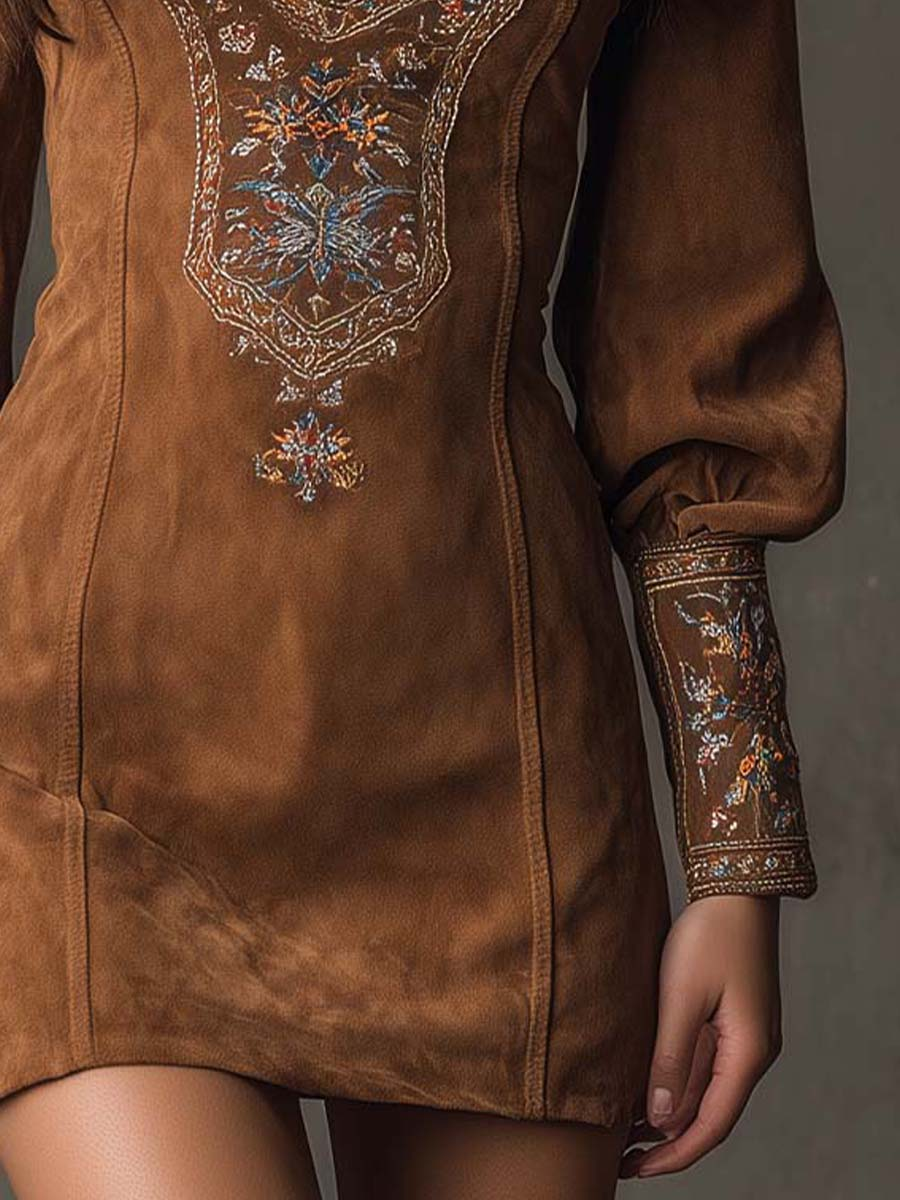 Emilienne | Mini-Robě Vintage z Vyšívaného Suedinu